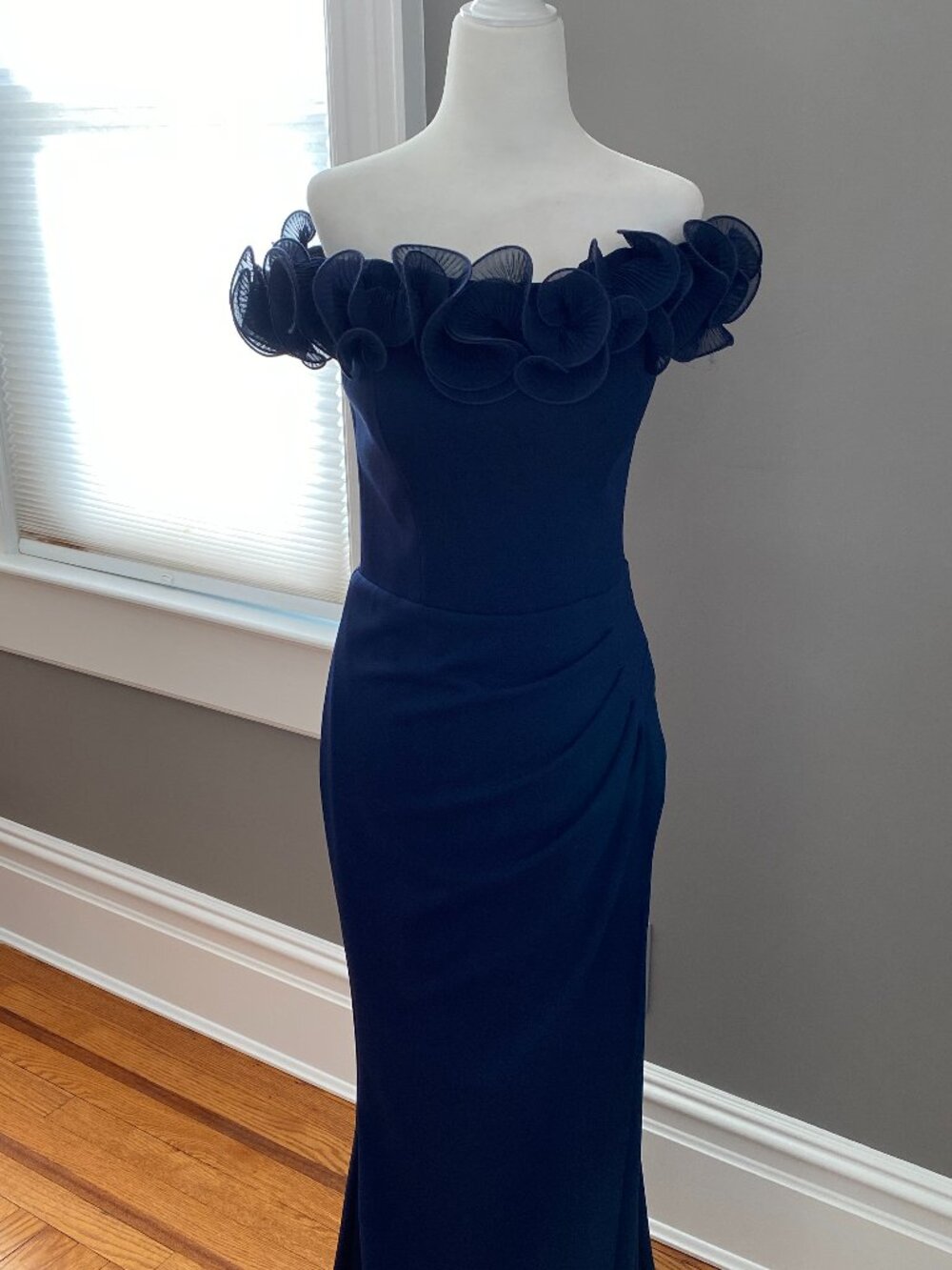 AQUA RUFFLED NAVY EVENING GOWN. SIZE 6